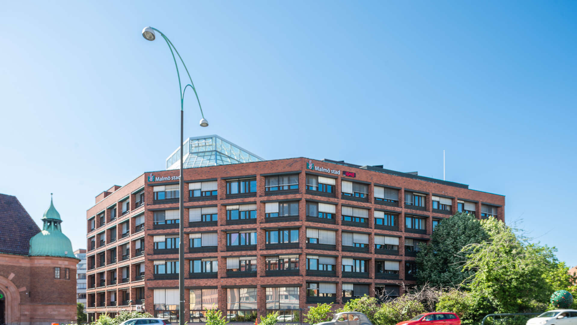 Uven 9, fastighet på Lugna gatan 82 nära Triangeln i Malmö centrum.