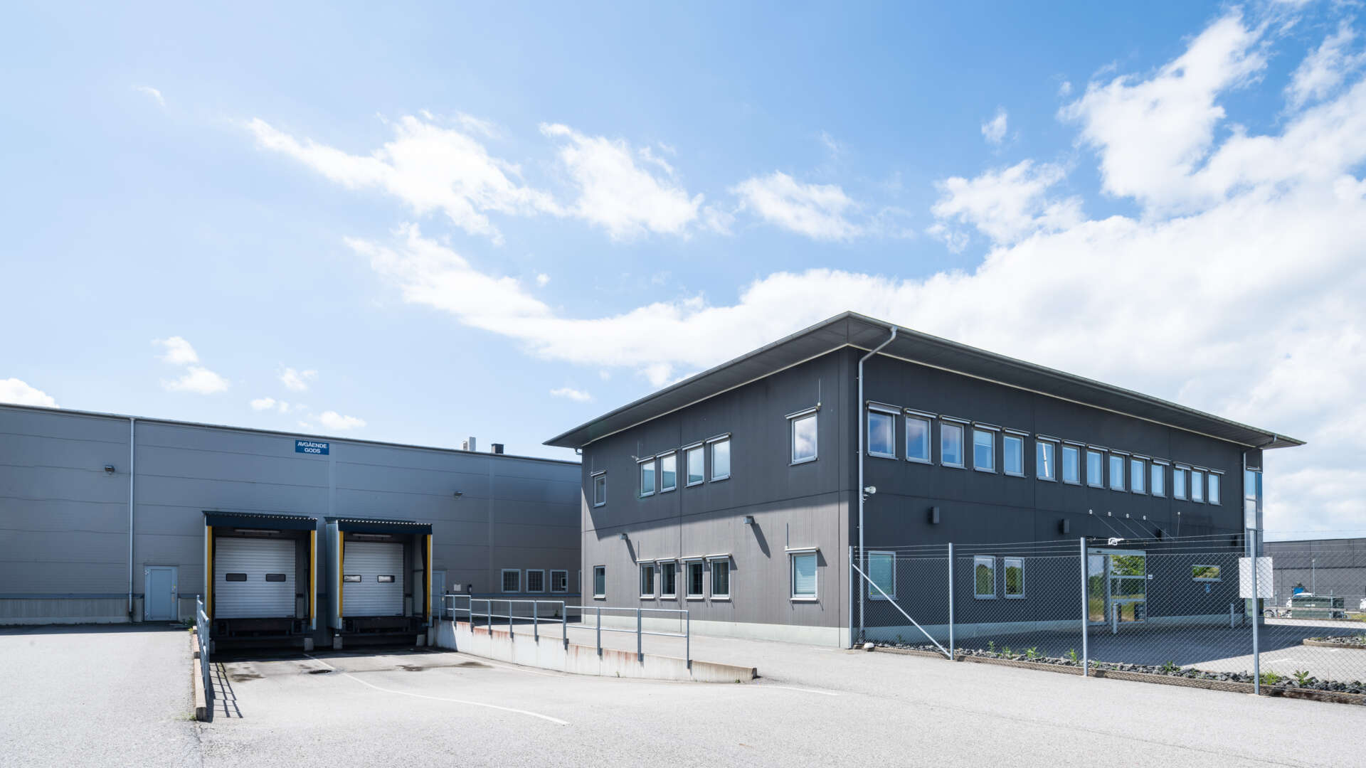 Lastportar och kontorsbyggnad i Olsgård 8 i Malmö.